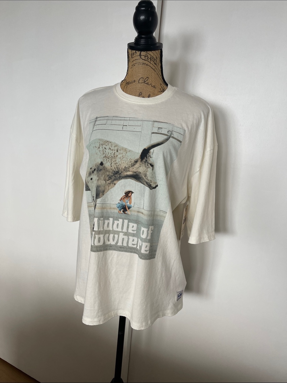 Lee Cream Graphic Short Sleeve Tee with Bull & Text